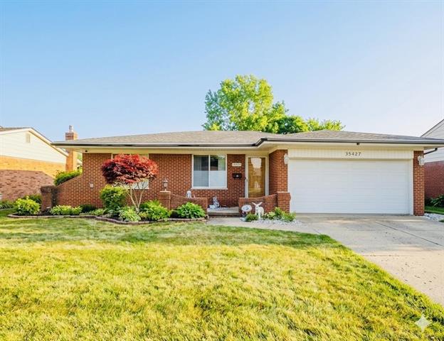 front view picture of 35427 Cathedral Dr, Sterling Heights, MI. 48312