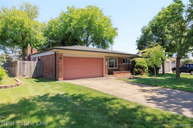 front view picture of 36424 Clifford Dr, Sterling Heights, MI. 48312