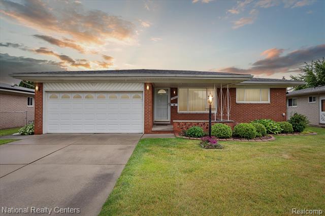 front view picture of 13142 Boca Grande Dr, Sterling Heights, MI. 48312
