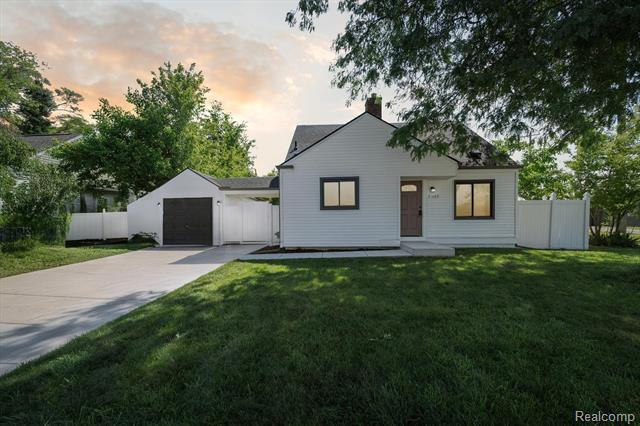 front view picture of 21660 Purdue Ave, Farmington, MI. 48336