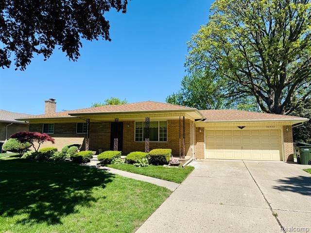 front view picture of 36432 Summerset Ave, Sterling Heights, MI. 48312