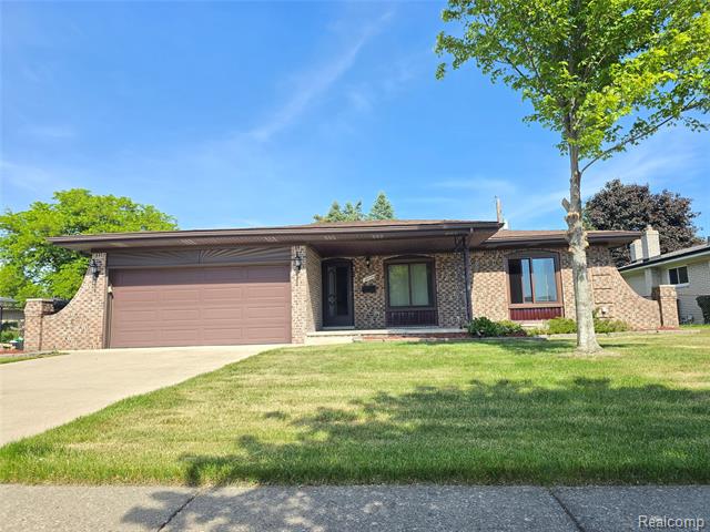 front view picture of 36086 English Dr, Sterling Heights, MI. 48310