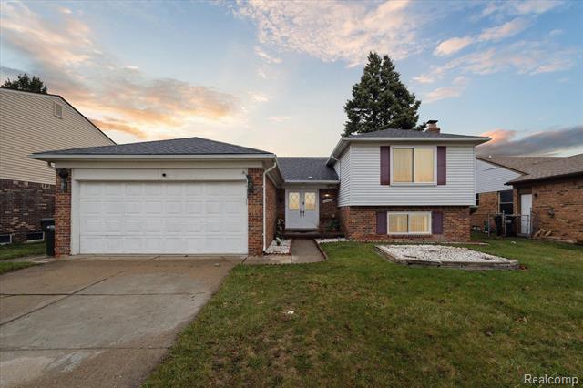 front view picture of 13439 Brougham Dr, Sterling Heights, MI. 48312