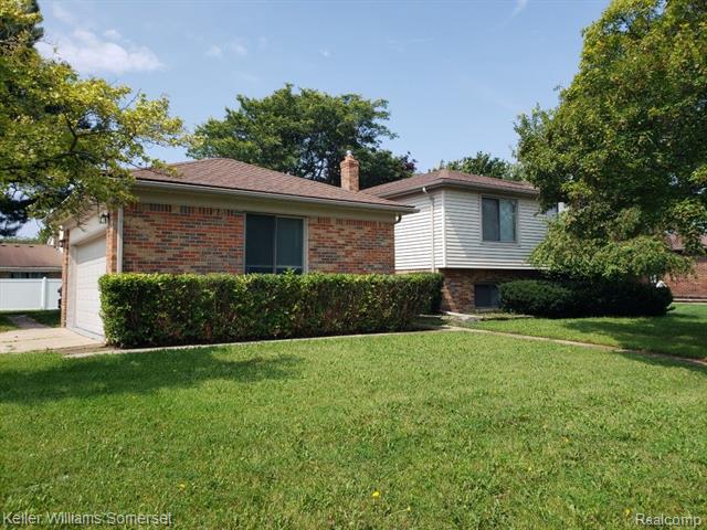 front view for 36611 Iroquois Dr, Sterling Heights, Mi. 48310