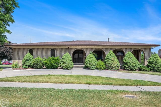 front view picture of 35848 Devereaux, Clinton Township, MI. 48035