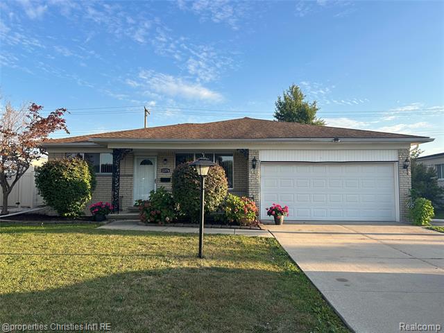 front view picture of 12376 Canterbury Dr, Sterling Heights, MI. 48312