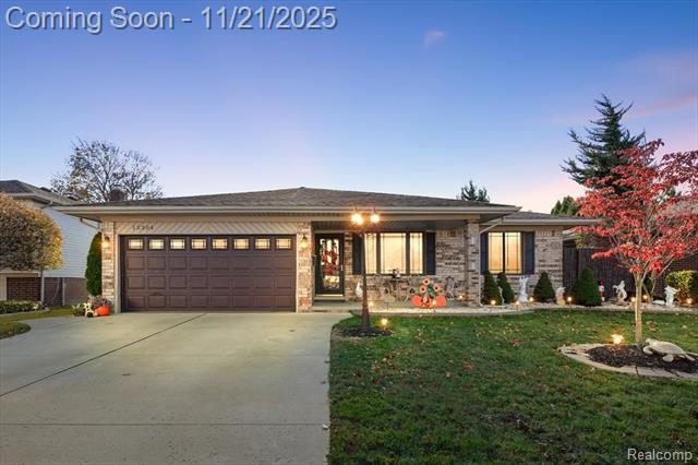 front view picture of 13304 Canterbury Dr, Sterling Heights, MI. 48312