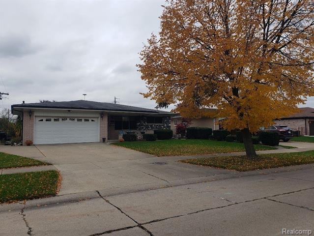 front view picture of 13624 Canterbury Dr, Sterling Heights, MI. 48312