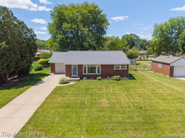 front view picture of 36365 Briarcliff Roa, Sterling Heights, MI. 48312