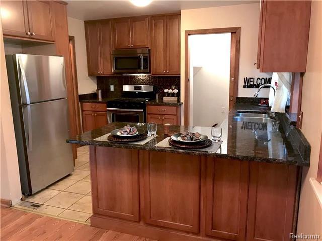 front view picture of 20825 Caledonia Ave, Hazel Park, MI. 48030