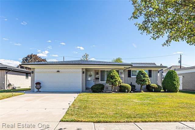 front view picture of 36268 Jeffrey Dr, Sterling Heights, MI. 48310