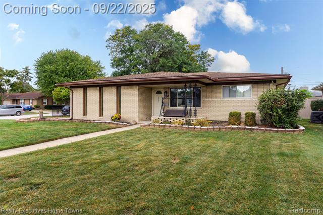 front view picture of 12245 Canterbury Dr, Sterling Heights, MI. 48312