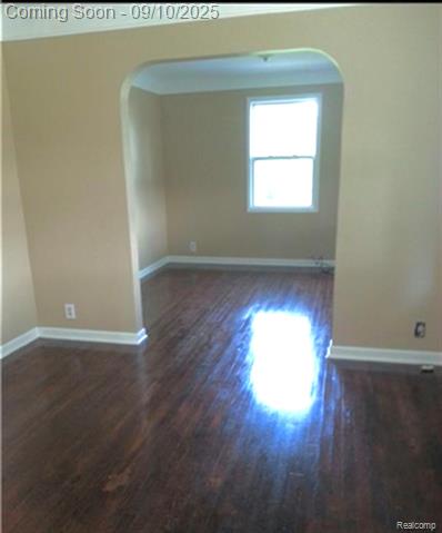 front view picture of 1529 E Muir Ave, Hazel Park, MI. 48030