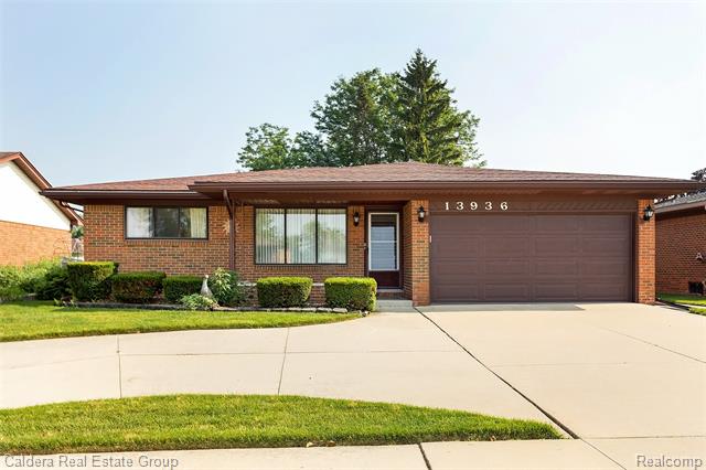 front view picture of 13936 Brougham Dr, Sterling Heights, MI. 48312