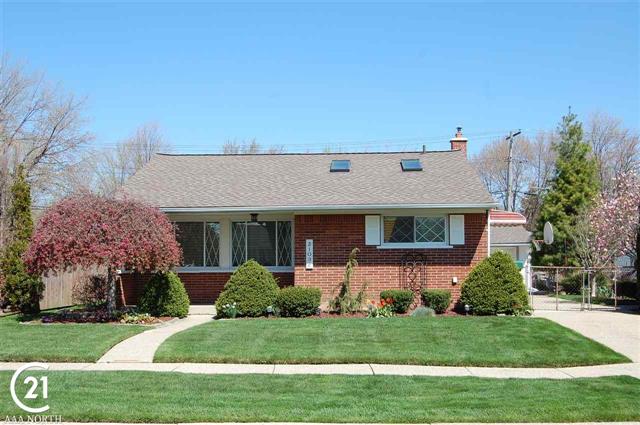 front view picture of 21039 Danbury, Clinton Township, MI. 48035