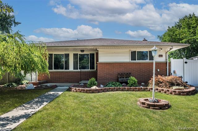 front view picture of 21000 Suffolk, Clinton Township, MI. 48035