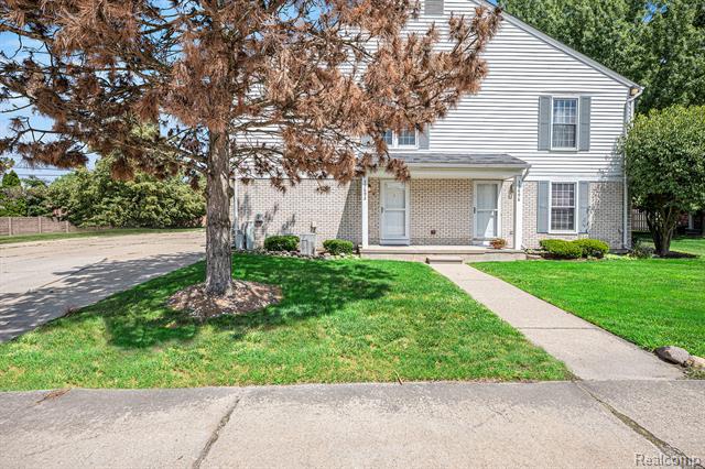front view picture of 35692 Stillmeadow Ln, Clinton Township, MI. 48035