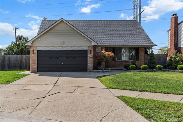 front view picture of 36635 Kenneth Court, Sterling Heights, MI. 48312