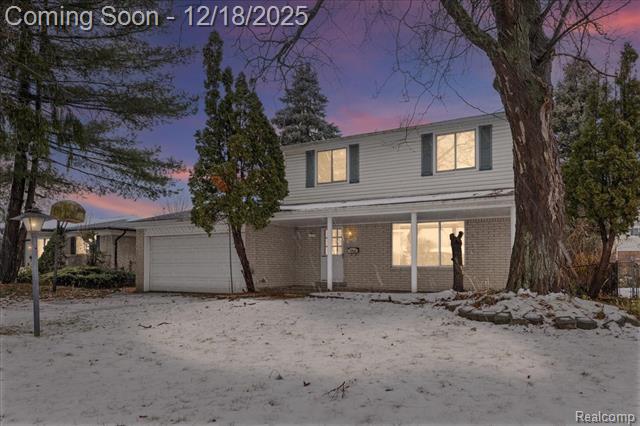 front view picture of 13227 Grand Haven Dr, Sterling Heights, MI. 48312