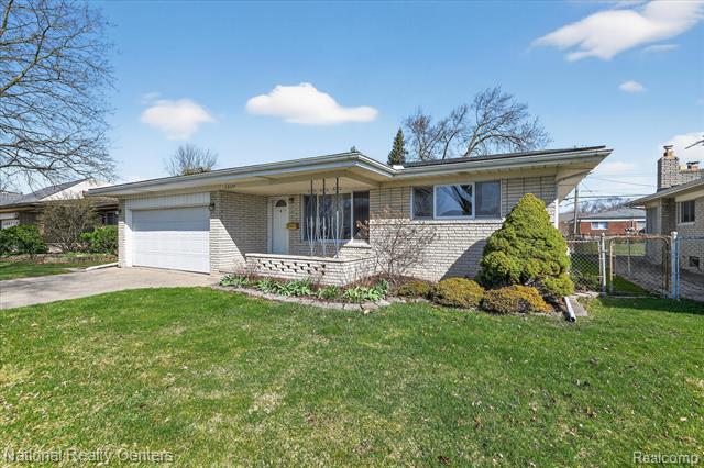 front view picture of 13177 Grand Haven Dr, Sterling Heights, MI. 48312