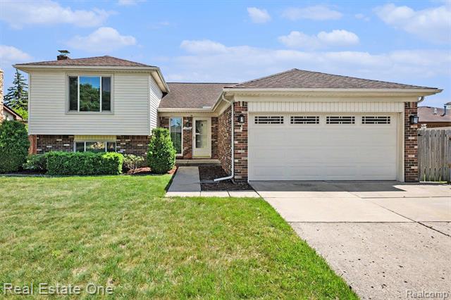 front view picture of 13732 Brunswick Dr, Sterling Heights, MI. 48312