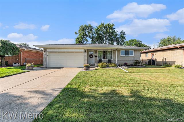 front view picture of 13229 Boca Grande Dr, Sterling Heights, MI. 48312