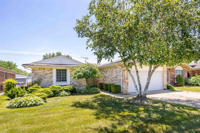 front view picture of 11952 Steven Dr, Sterling Heights, MI. 48312