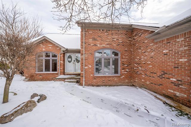 front view picture of 36464 Harness Circle Ct, Clinton Township, MI. 48035