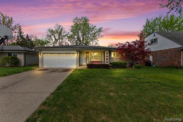 front view picture of 36827 Myra Court, Sterling Heights, MI. 48312