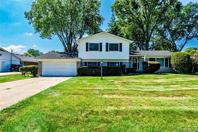 front view picture of 16156 Andover, Clinton Township, MI. 48035