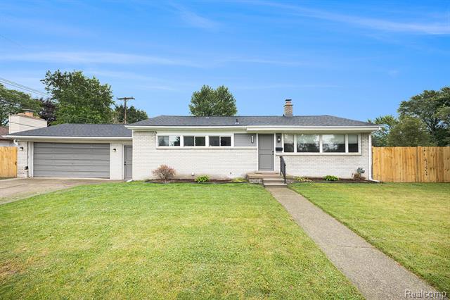 front view picture of 22252 Dale Allen, Clinton Township, MI. 48035