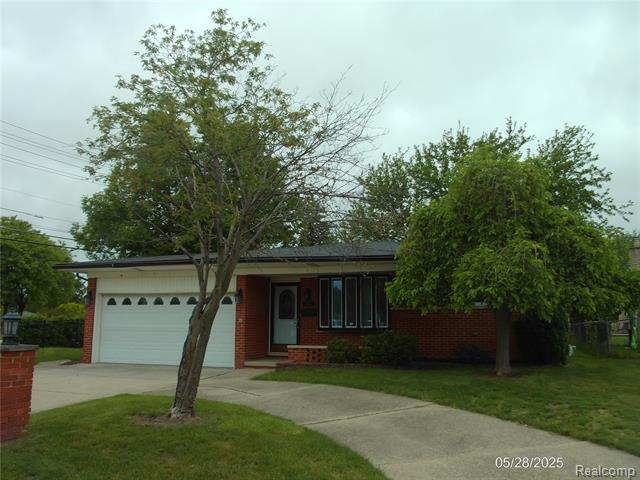 front view picture of 36890 Weber Dr, Sterling Heights, MI. 48310