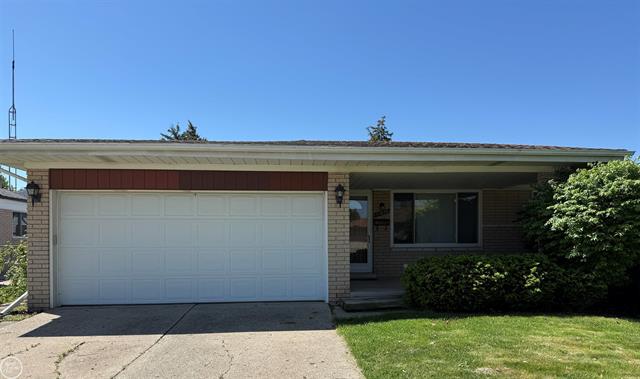 front view picture of 11856 Tahiti Dr, Sterling Heights, MI. 48312