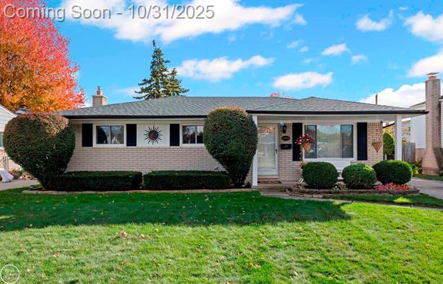 front view picture of 11908 Tahiti Dr, Sterling Heights, MI. 48312