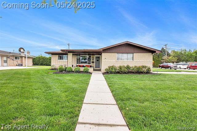 front view picture of 36602 Wayne Dr, Sterling Heights, MI. 48312