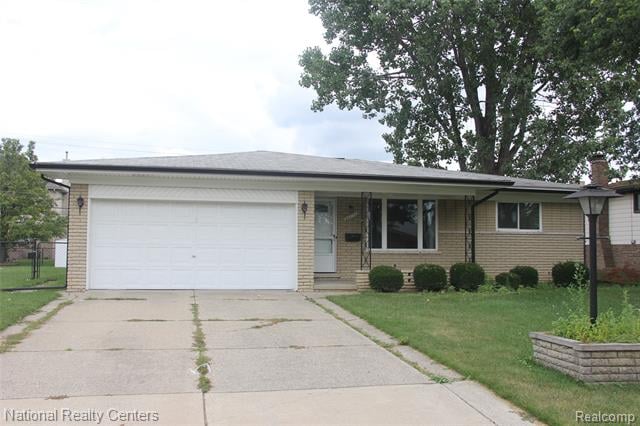 front view picture of 36778 Wayne Dr, Sterling Heights, MI. 48312