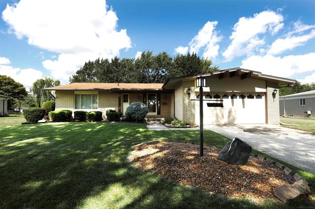 front view picture of 11451 Village Dr, Sterling Heights, MI. 48312