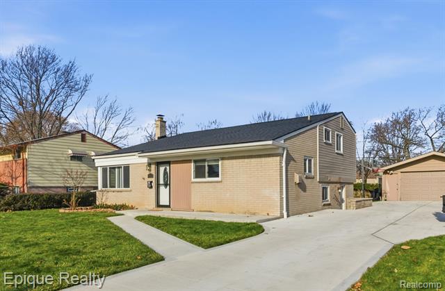 front view picture of 20413 Caniff, Clinton Township, MI. 48035