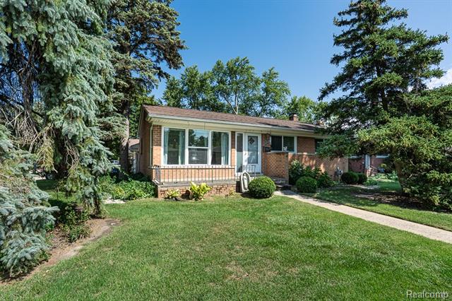 front view picture of 21221 Sunnyview, Clinton Township, MI. 48035