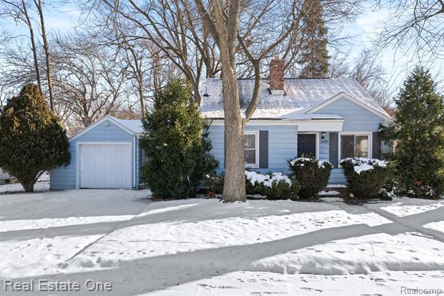 front view picture of 21696 Purdue Ave, Farmington, MI. 48336