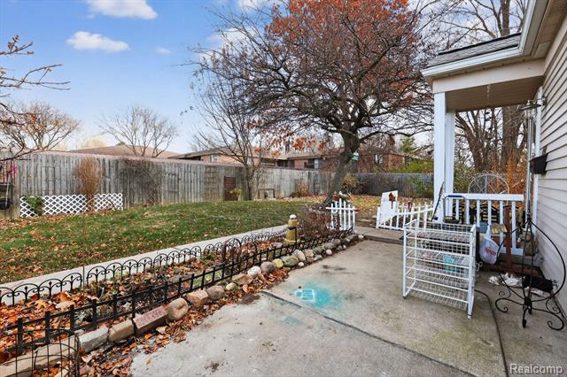 front view picture of 24145 Meadow Bridge Dr, Clinton Township, MI. 48035