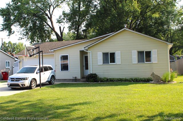 front view picture of 27936 Hiller, Harrison Township, MI. 48045