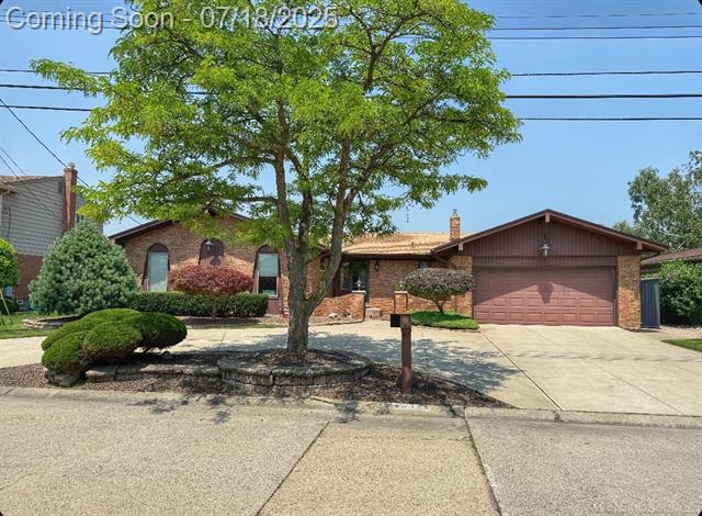 front view picture of 29471 Seaway Court N, Harrison Township, MI. 48045