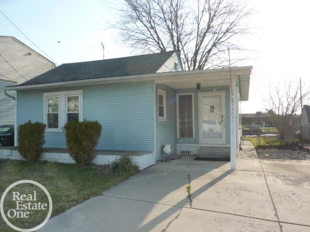 front view picture of 37884 Maplehill, Harrison Township, MI. 48045