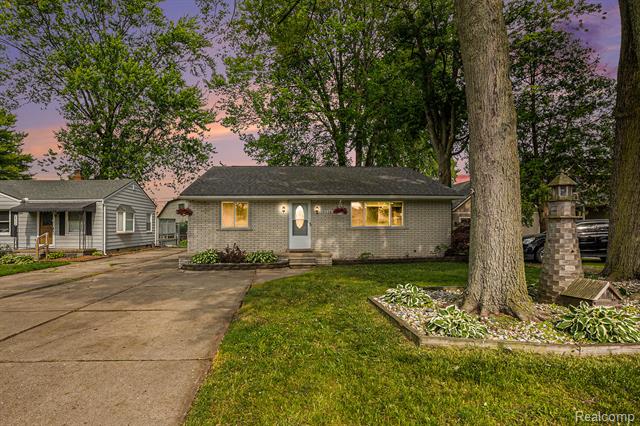 front view picture of 38336 Mallast, Harrison Township, MI. 48045