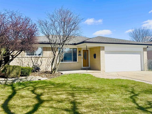 front view picture of 11223 Hemlock Dr, Sterling Heights, MI. 48312