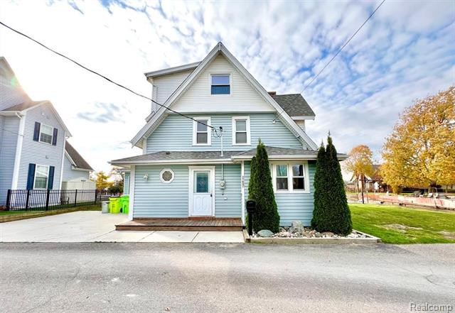 front view picture of 37697 Mast Court, Harrison Township, MI. 48045