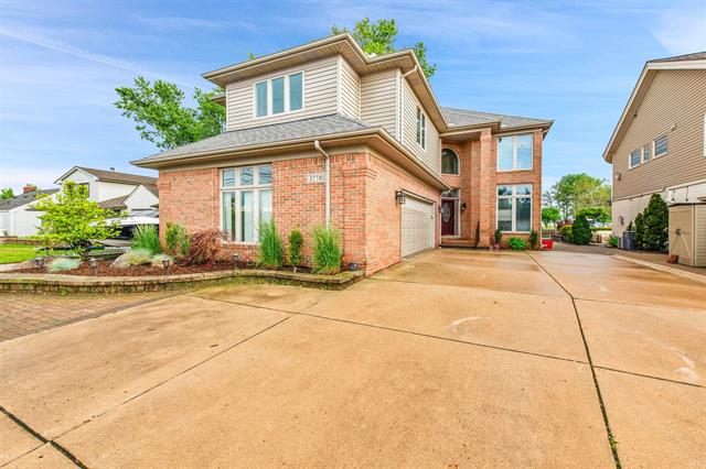 front view picture of 37701 Huron Pointe, Harrison Township, MI. 48045