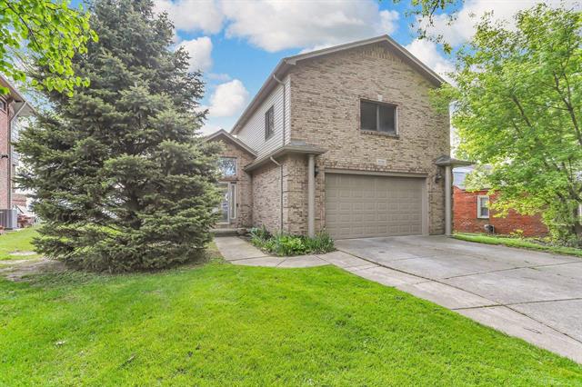 front view picture of 38340 Lakeshore, Harrison Township, MI. 48045