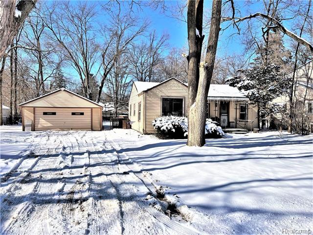 front view picture of 21601 Poinciana St, Southfield, MI. 48033